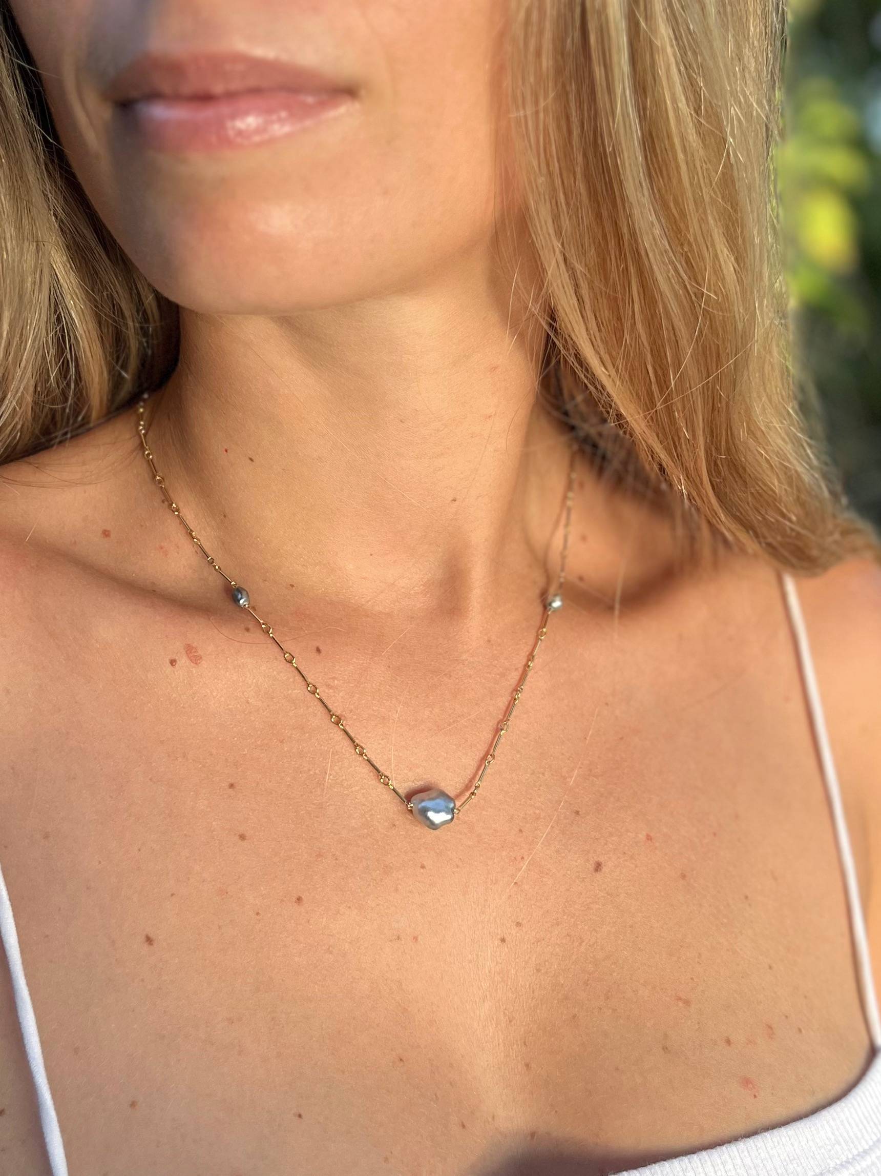Collier One Keshis